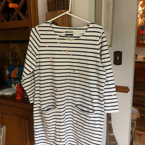 Joules star print shift pocket dress. Preowned but loads of life left. - Picture 2 of 2